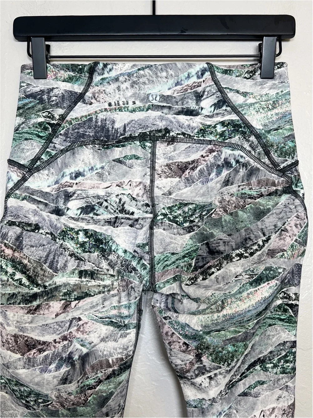 LULULEMON Women’s Size 8 Springscape Multi/Obsidian Train Times Pant 25